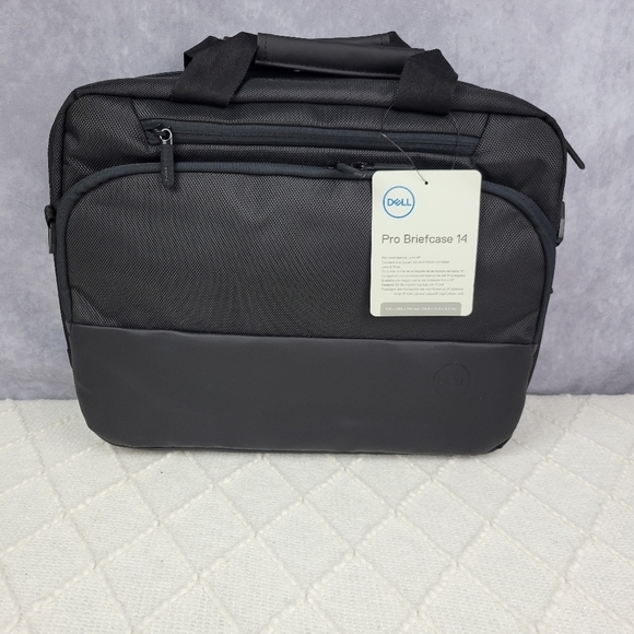 Dell Pro Briefcase 14 Earth-Friendly‎ Solution-Dyeing Process - Picture 4 of 14